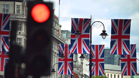 Гостеприимство по-английски // Россияне столкнулись с проблемами при подаче документов на британскую визу