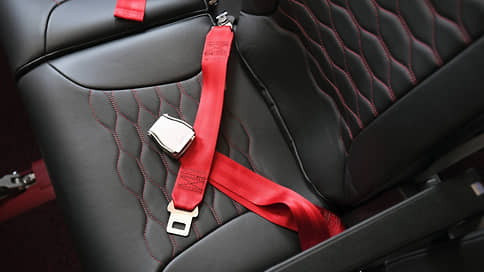 Пассажиров пристегнут штрафами // Авиакомпании Турции начнут наказывать встающих с места до остановки самолета