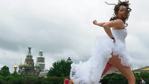 Невесты облачаются в бикини // Главные свадебные тренды лета 2025