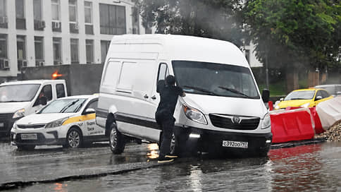 Москва тонет в летних дождях // Что известно о последствиях ливней для дорог и автомобилистов