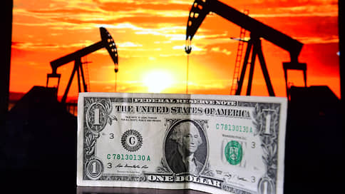Доллар вытесняют с топливного рынка // Доля американской валюты в расчетах за российскую нефть падает