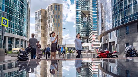 Сотрудники вышли из офисов // Почему белые воротнички все чаще предпочитают другие профессии