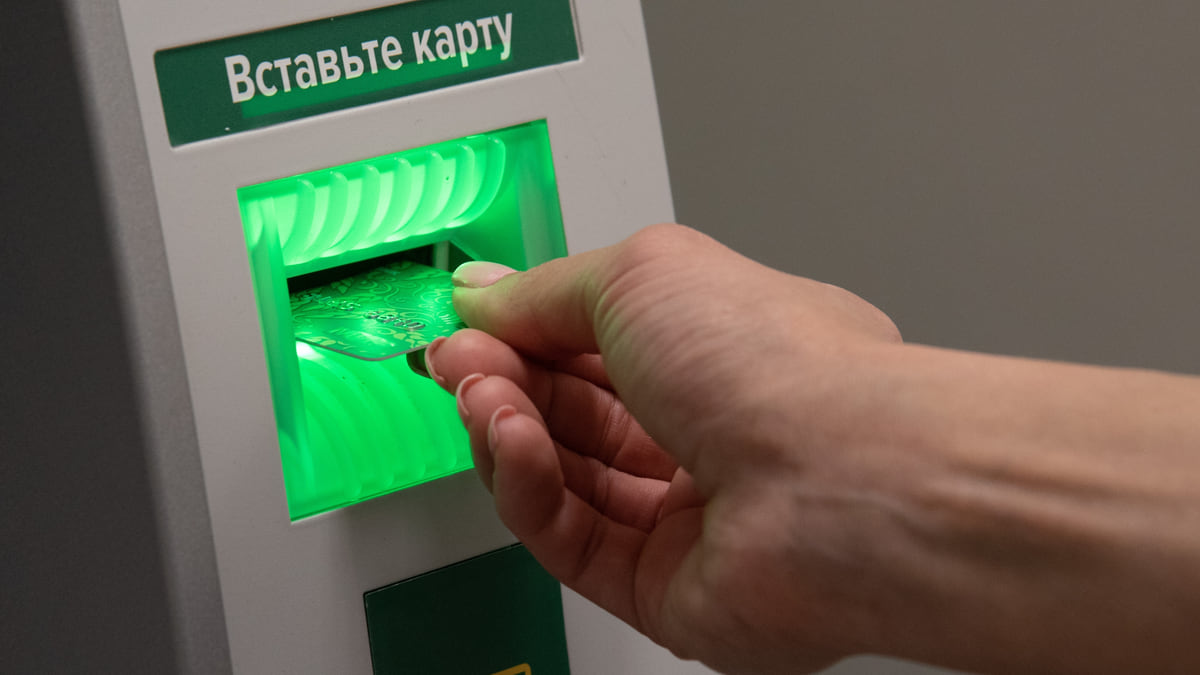 Карты лично в руки