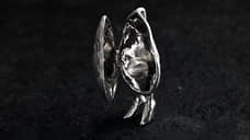 «Из "Алисы в Зазеркалье" берется мотив морских раковин, шагающих на ножках»