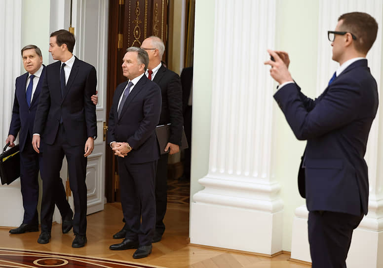 Слева направо: помощник президента России Юрий Ушаков, бизнесмен, зять президента США Джаред Кушнер, спецпосланник президента США Стивен Уиткофф и генеральный директор Российского фонда прямых инвестиций, спецпредставитель президента России Кирилл Дмитриев