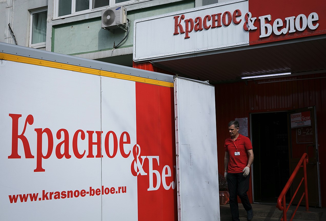 Налоговые органы считают, что компания  выводит со счетов деньги, чтобы недоплачивать налоги
