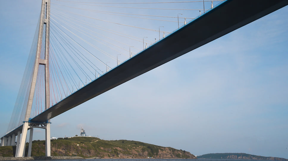 Остров Русский соединили мостом с материковой частью Владивостока десять лет назад