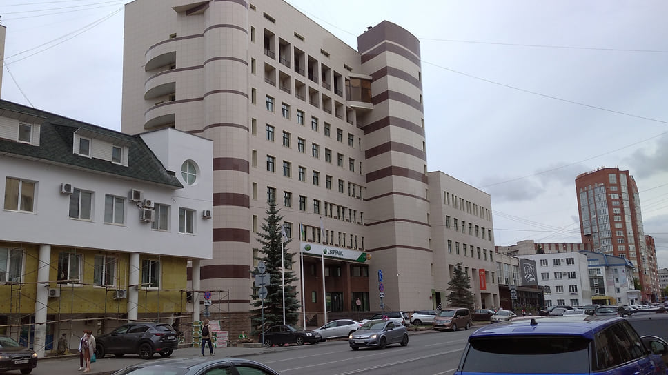 В позапрошлом году здание уже выставляли на продажу по цене на 60 млн руб. выше, чем сейчас