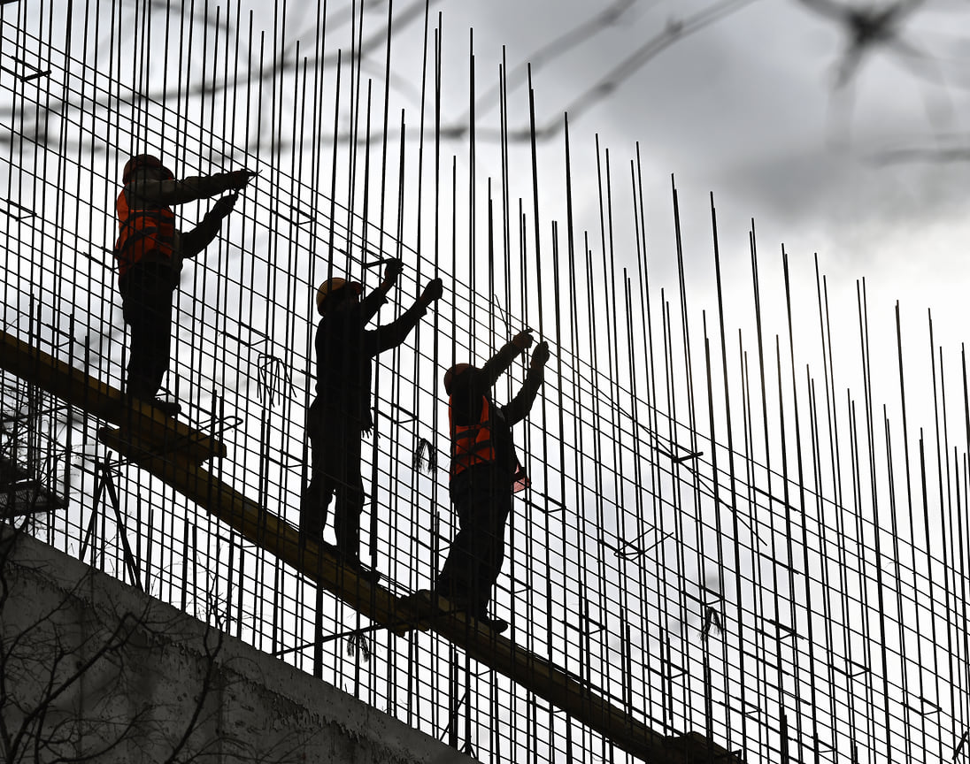Спрос на услуги строительно-монтажных бригад за год вырос почти на треть