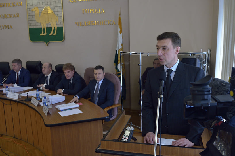 Николай Шиманович (справа) до получения должности главы Катав-Ивановского района был мэром Трехгорного