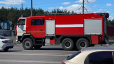 В поселке Чурилово горит мебельный цех