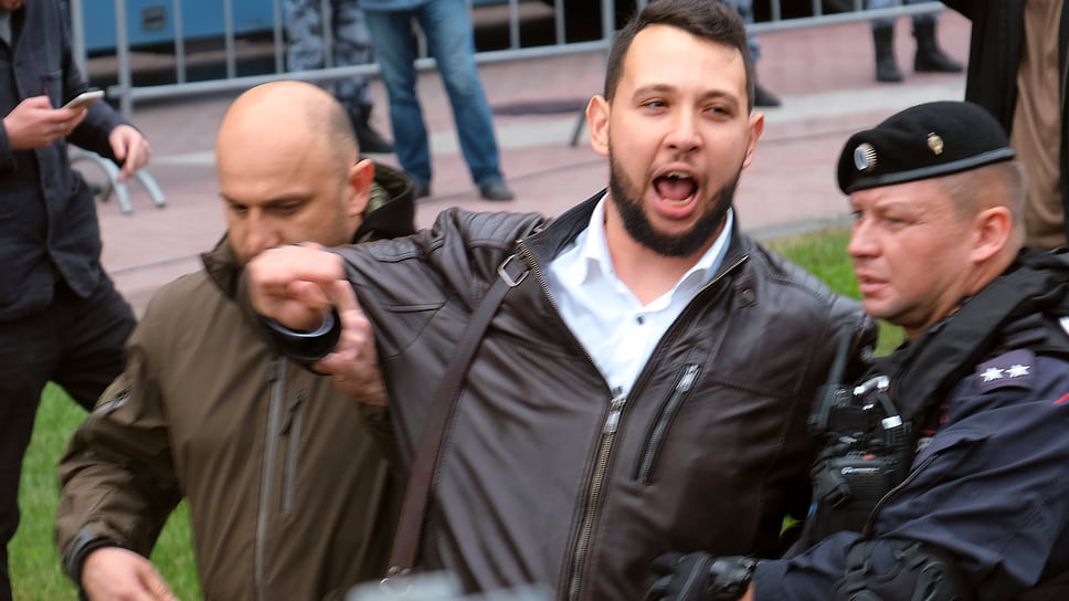 Борис Золотаревский (иноагент) во время задержания на несанкционированной акции протеста в Москве в 2019 году