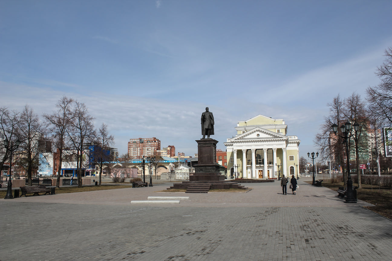 Челябинск в первый день после введения обязательной самоизоляции