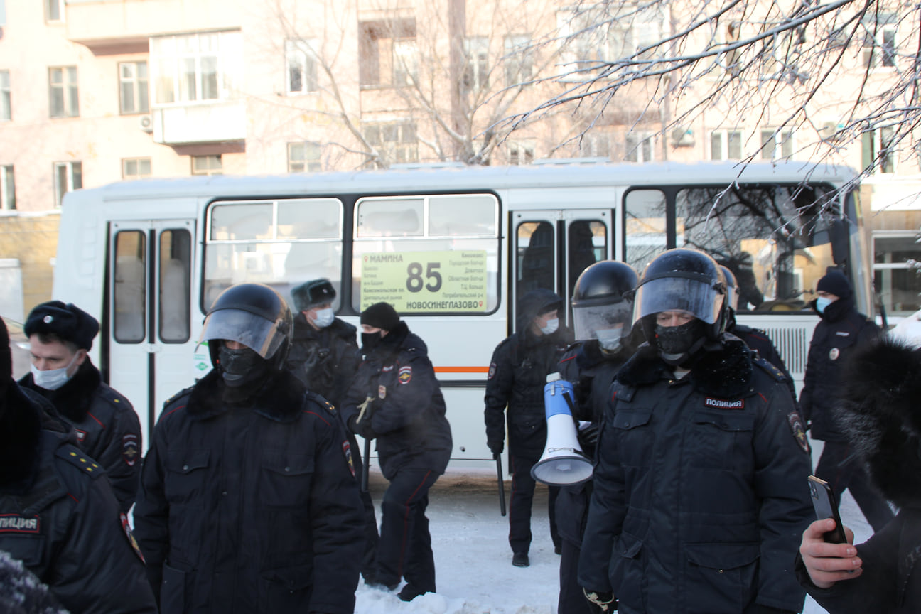 Несогласованное шествие в поддержку оппозиционного политика Алексея Навального в Челябинске 23 января