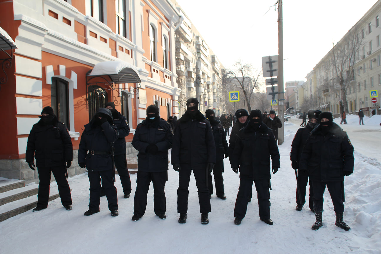 Несогласованное шествие в поддержку оппозиционного политика Алексея Навального в Челябинске 23 января