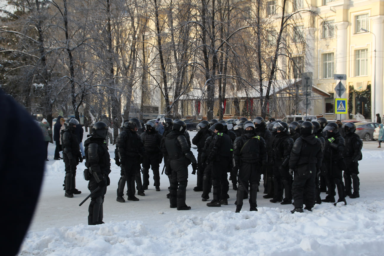 Несогласованное шествие в поддержку оппозиционного политика Алексея Навального в Челябинске 23 января