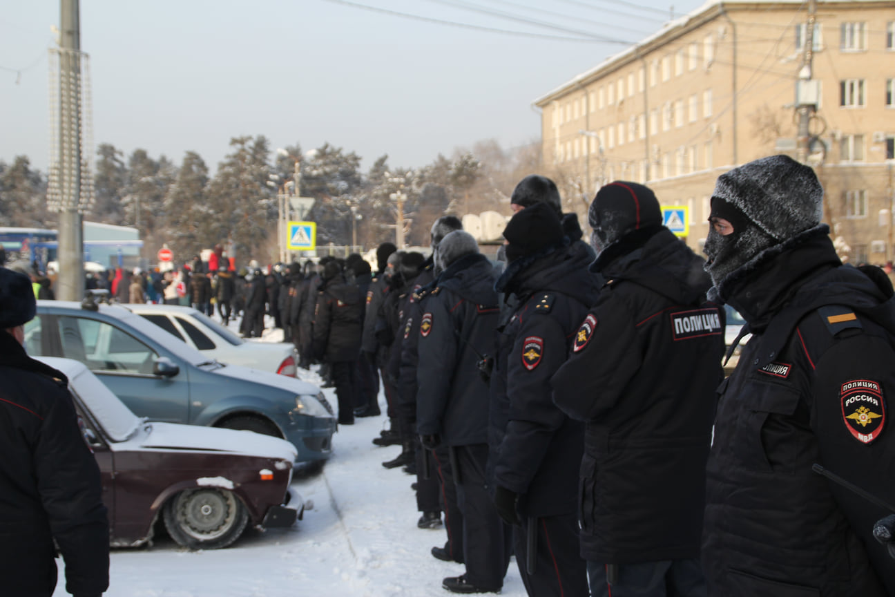 Несогласованное шествие в поддержку оппозиционного политика Алексея Навального в Челябинске 23 января