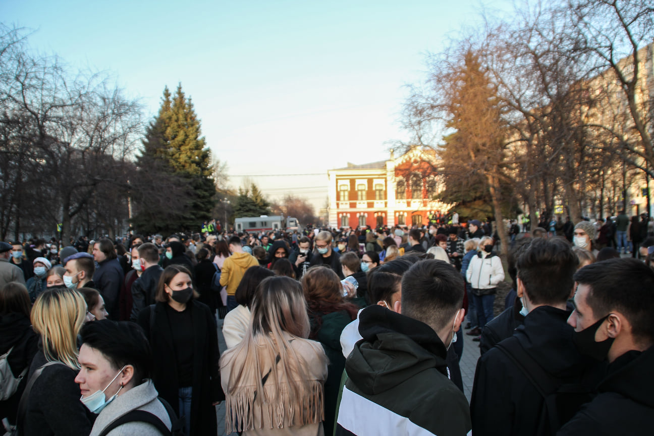 Несогласованная акция в поддержку оппозиционного политика Алексея Навального в Челябинске 21 апреля