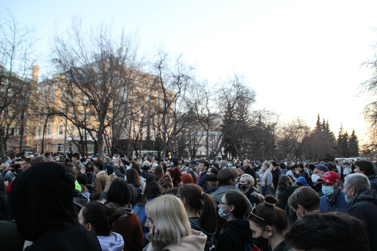 Несогласованная акция в поддержку оппозиционного политика Алексея Навального в Челябинске 21 апреля