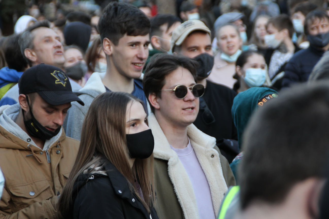 Несогласованная акция в поддержку оппозиционного политика Алексея Навального в Челябинске 21 апреля