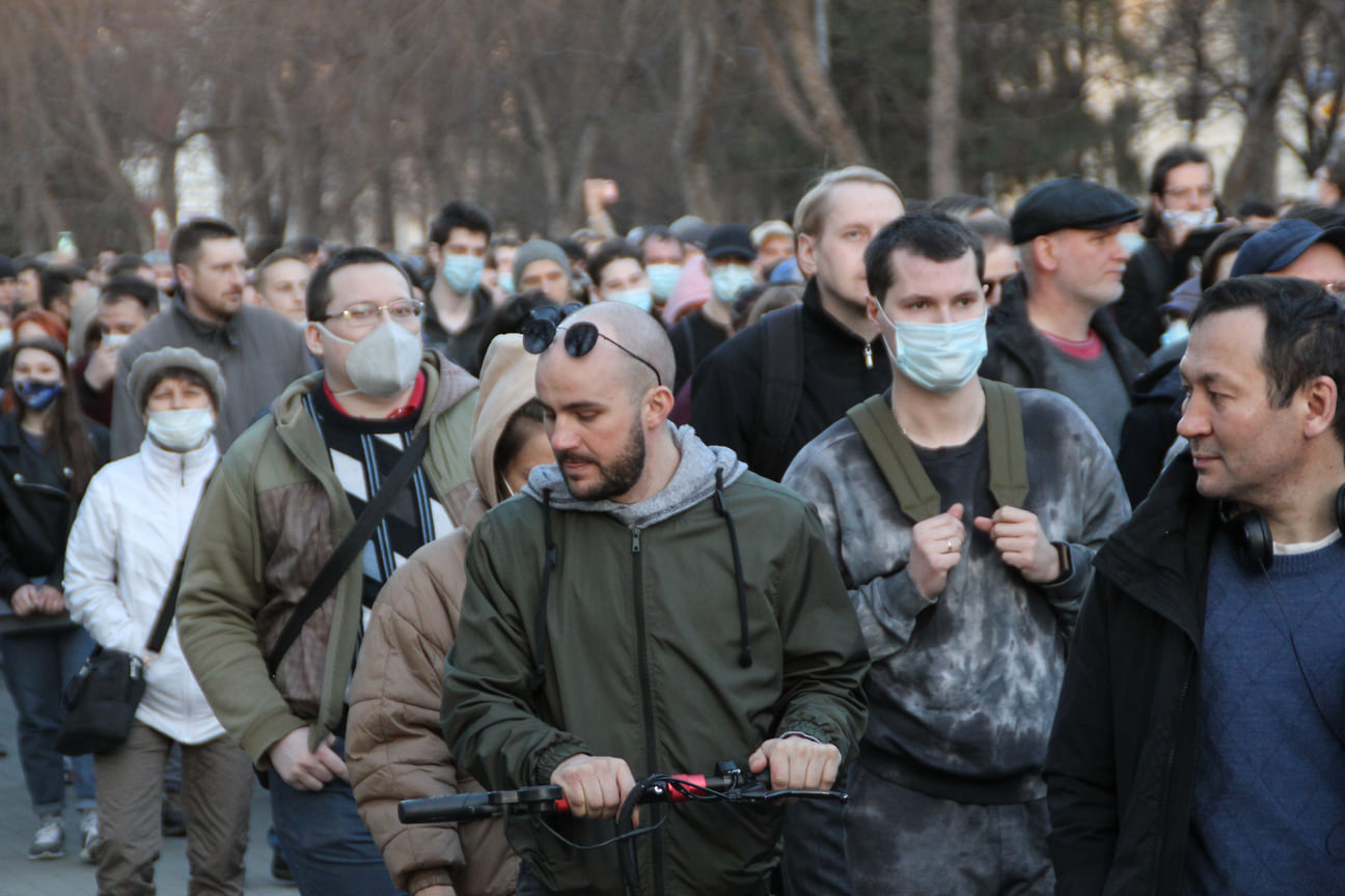 Несогласованная акция в поддержку оппозиционного политика Алексея Навального в Челябинске 21 апреля