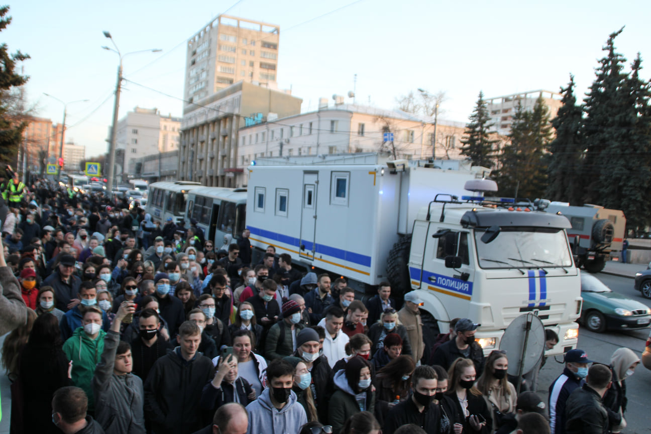 Несогласованная акция в поддержку оппозиционного политика Алексея Навального в Челябинске 21 апреля