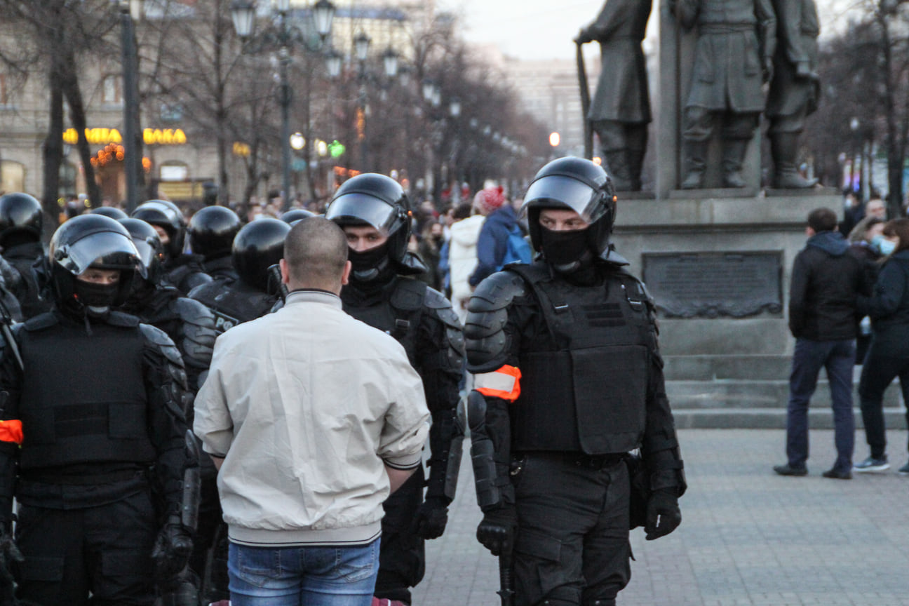 Несогласованная акция в поддержку оппозиционного политика Алексея Навального в Челябинске 21 апреля