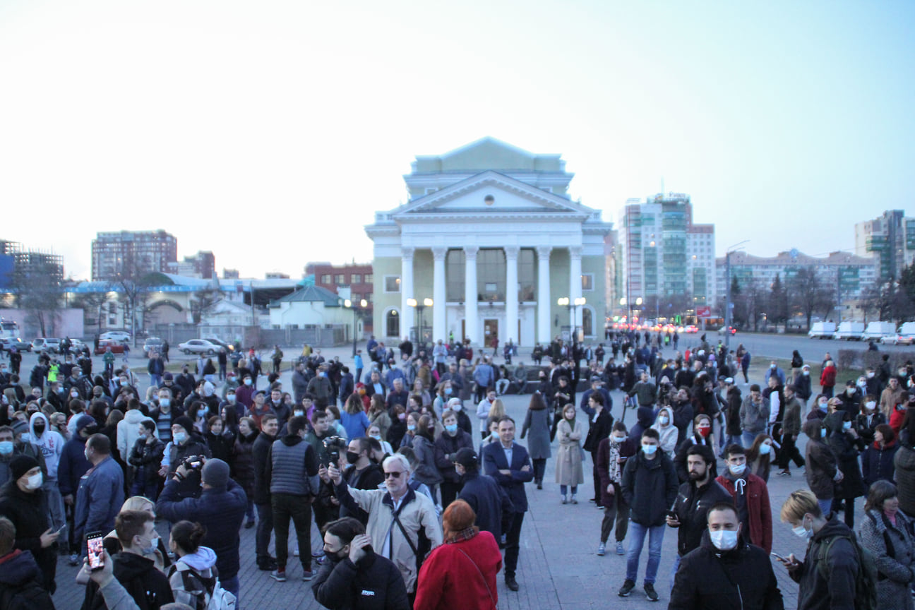 Несогласованная акция в поддержку оппозиционного политика Алексея Навального в Челябинске 21 апреля