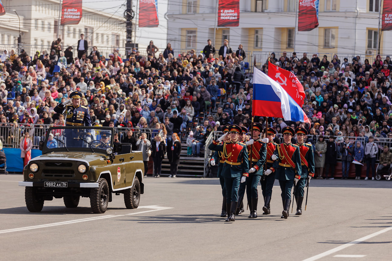 Празднование Дня Победы в Челябинске. Парад на площади Революции