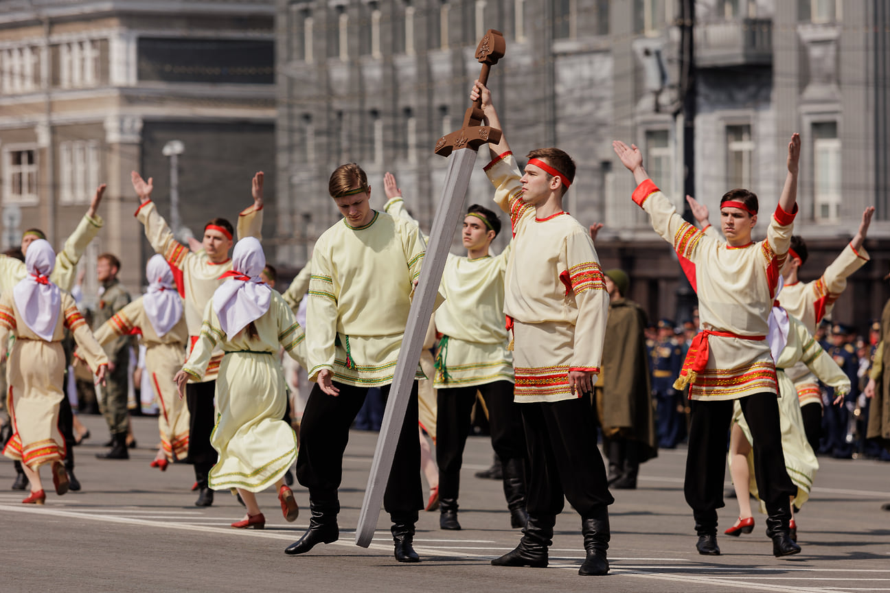 Празднование Дня Победы в Челябинске. Парад на площади Революции