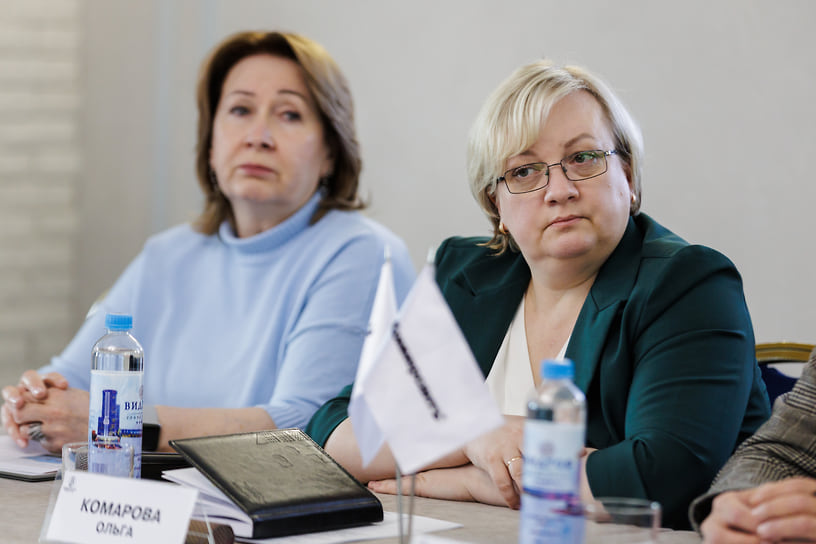 На фото: слева — Галина Голубкова, главный эколог АО «ЧТПЗ»; справа — Ольга Комарова, директор департамента по экологической безопасности ПАО «ЧМК»