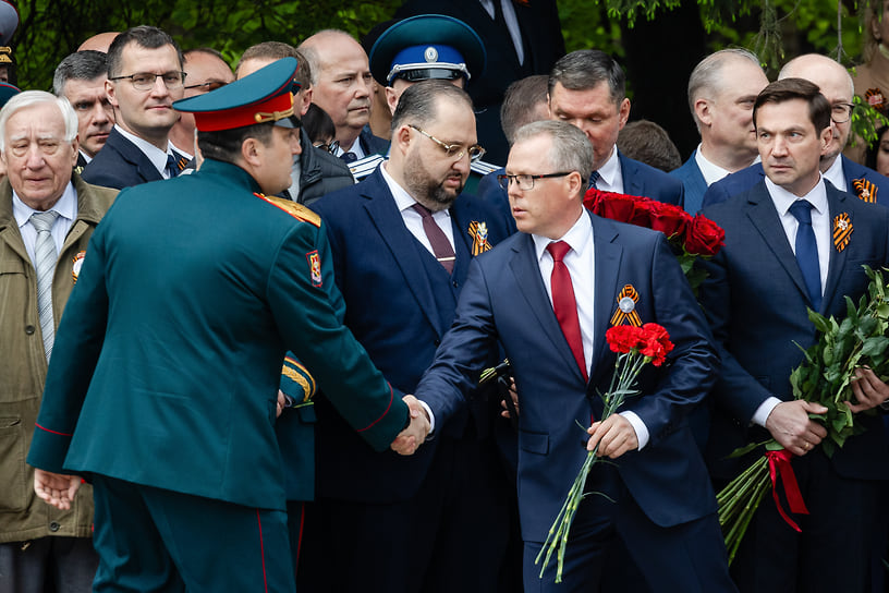 Возложение цветов и венков к Вечному огню
