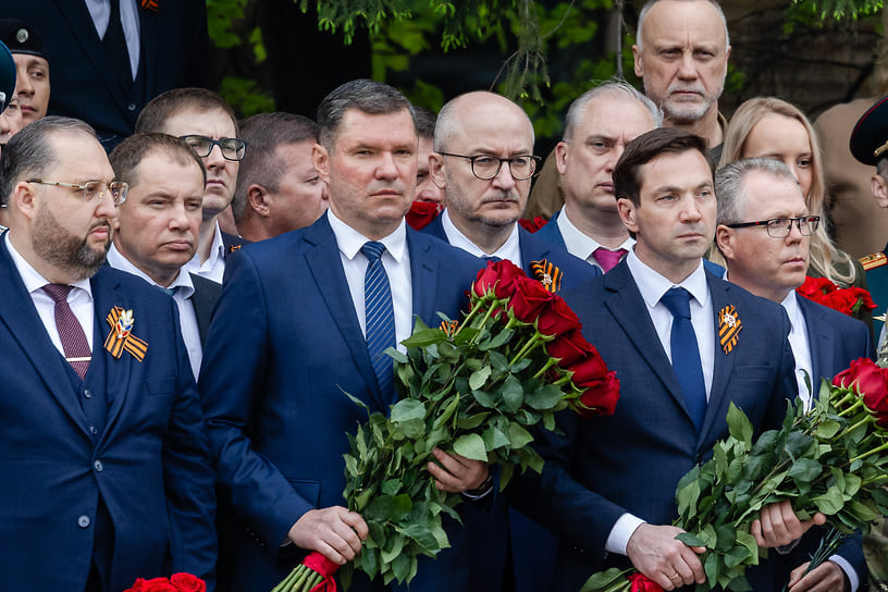 Возложение цветов и венков к Вечному огню