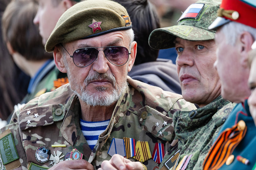 Парад Победы на площади Революции