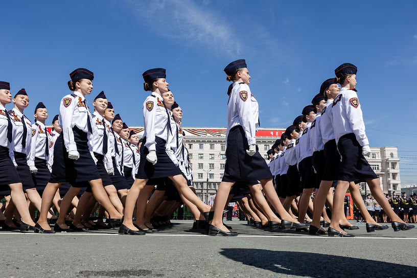Парад Победы на площади Революции
