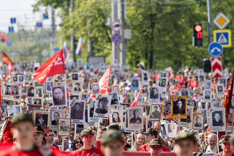 Шествие Бессмертного полка в Челябинске