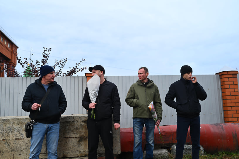 Прощание с погибшими во время взрыва на предприятии в Копейске