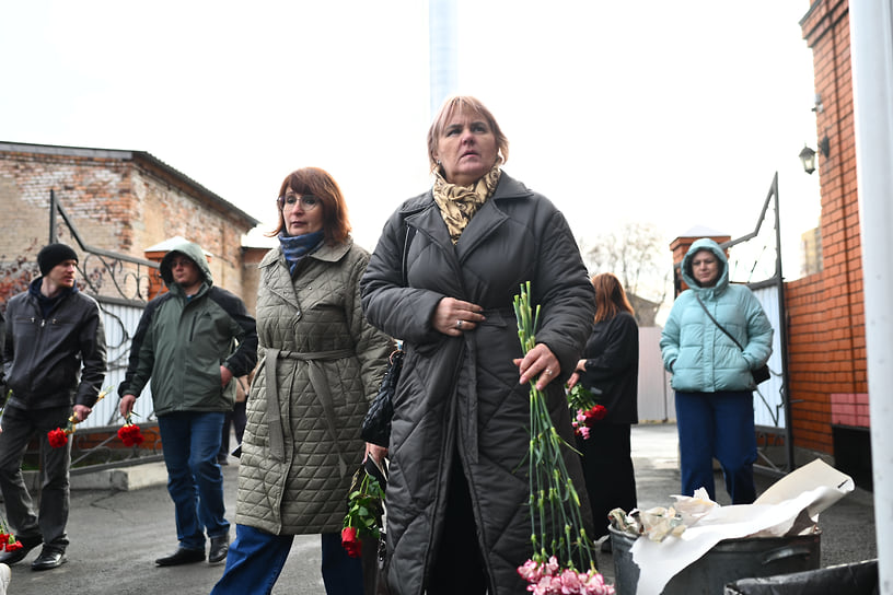 Прощание с погибшими во время взрыва на предприятии в Копейске
