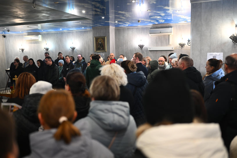 Прощание с погибшими во время взрыва на предприятии в Копейске