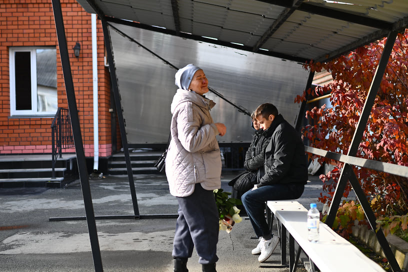 Прощание с погибшими во время взрыва на предприятии в Копейске