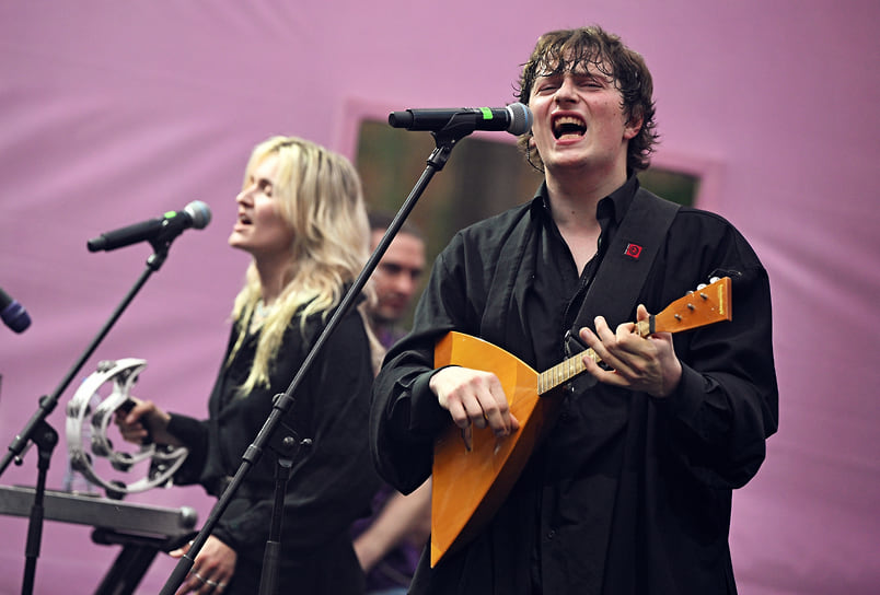 Участники группы "Бонд с кнопкой"