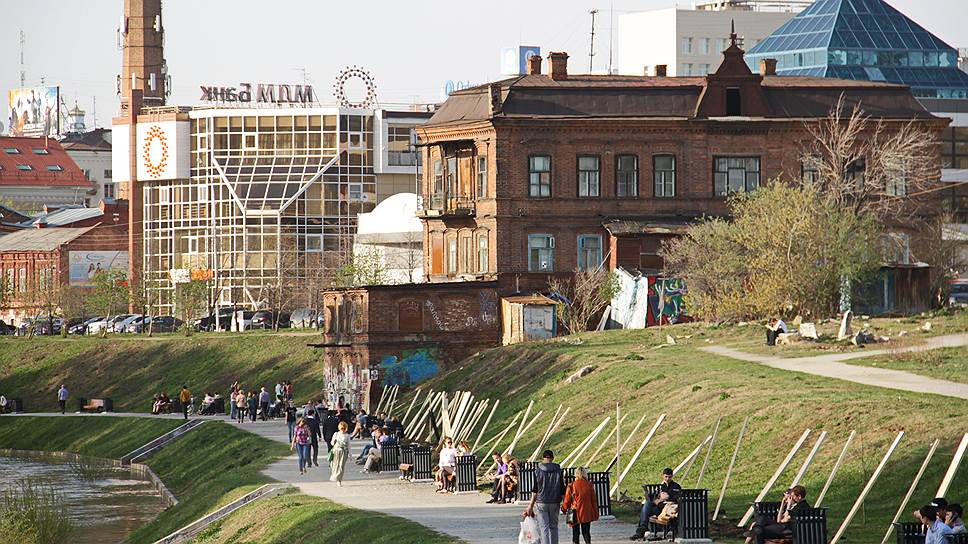Общественники чувствуют угрозу памятникам истории Екатеринбурга, рядом с которыми начинается стройка
