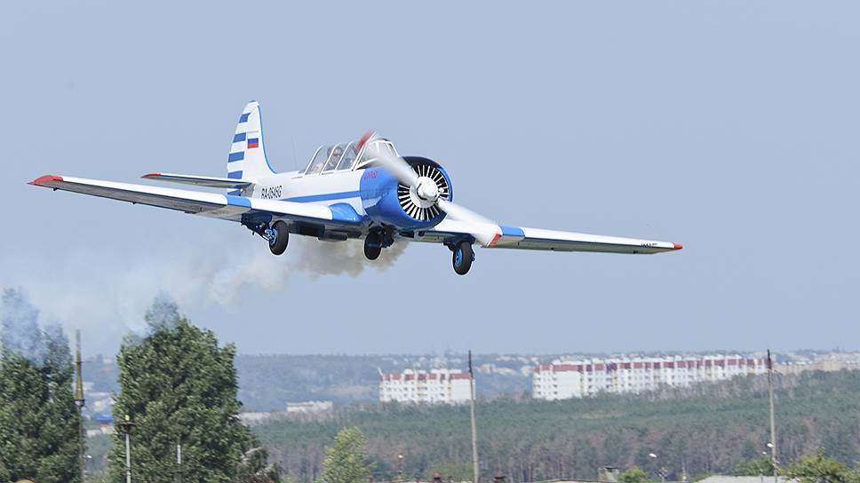 Самолет Як-52 не смог далеко отлететь от Ишима 