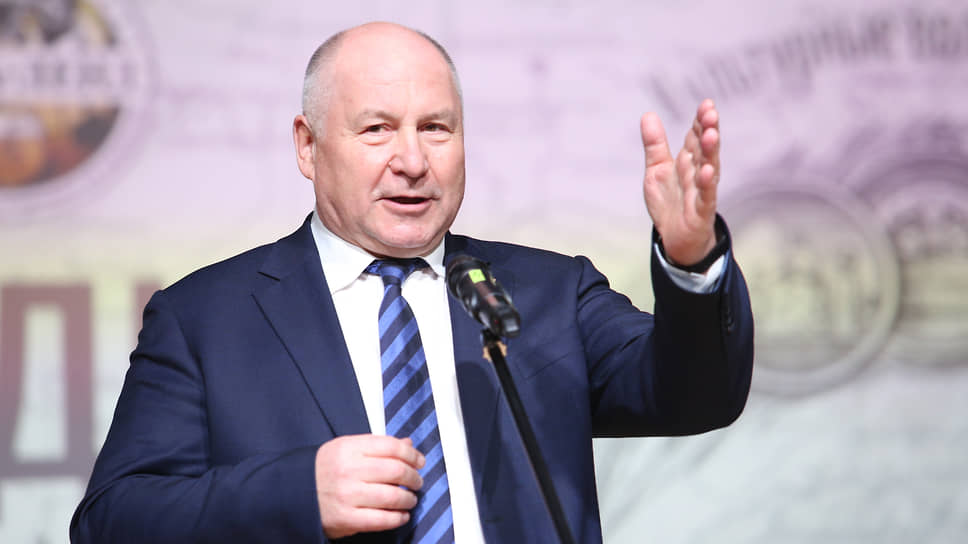 Руководитель аппарата губернатора Свердловской области Валерий Чайников столкнулся с сопротивлением муниципальных депутатов