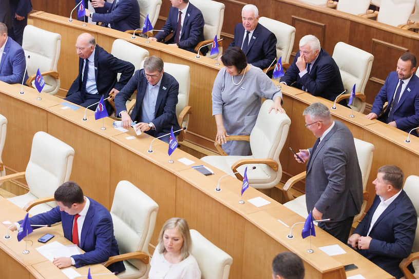 В 2023 году свердловские депутаты рассмотрели 323 вопроса 