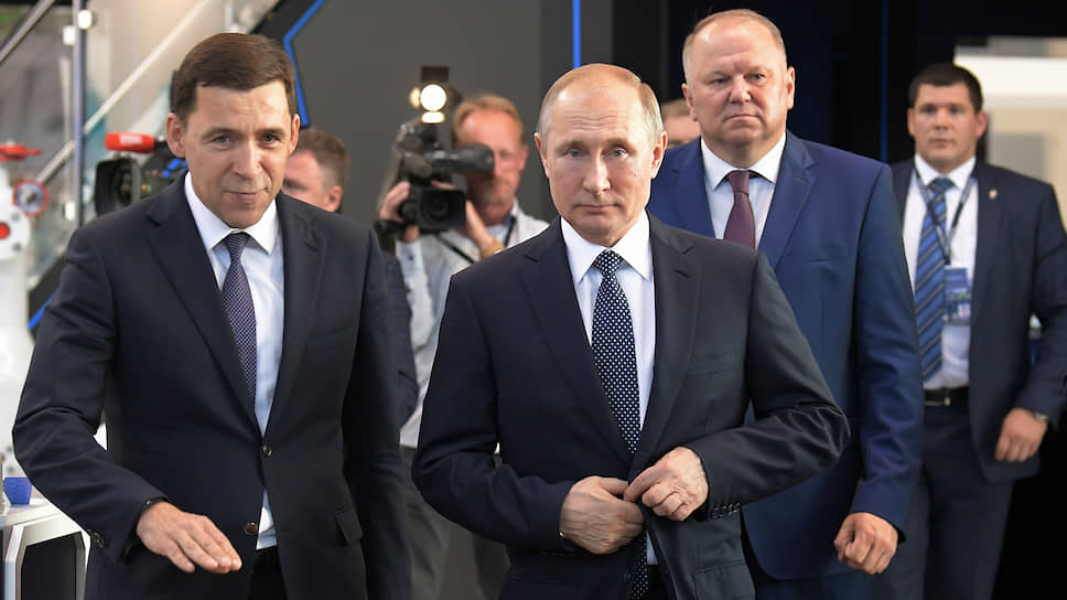 Слева направо: губернатор Свердловской области Евгений Куйвашев, президент России Владимир Путин и полномочный представитель президента России в Уральском федеральном округе (УФО) Николай Цуканов 