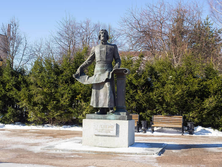 Памятник Семену Ремезову в Тобольске