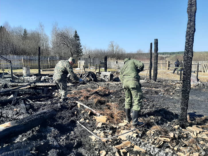 При пожаре в частном доме в с. Бызово (Свердловская область) погибли пятеро детей
