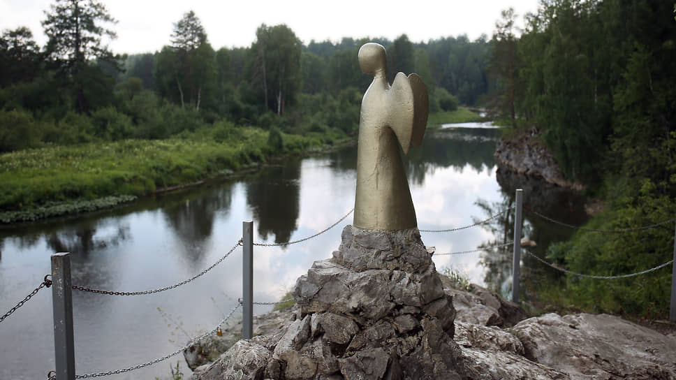 Природный парк &quot;Оленьи ручьи&quot;. Скульптура ангела.
