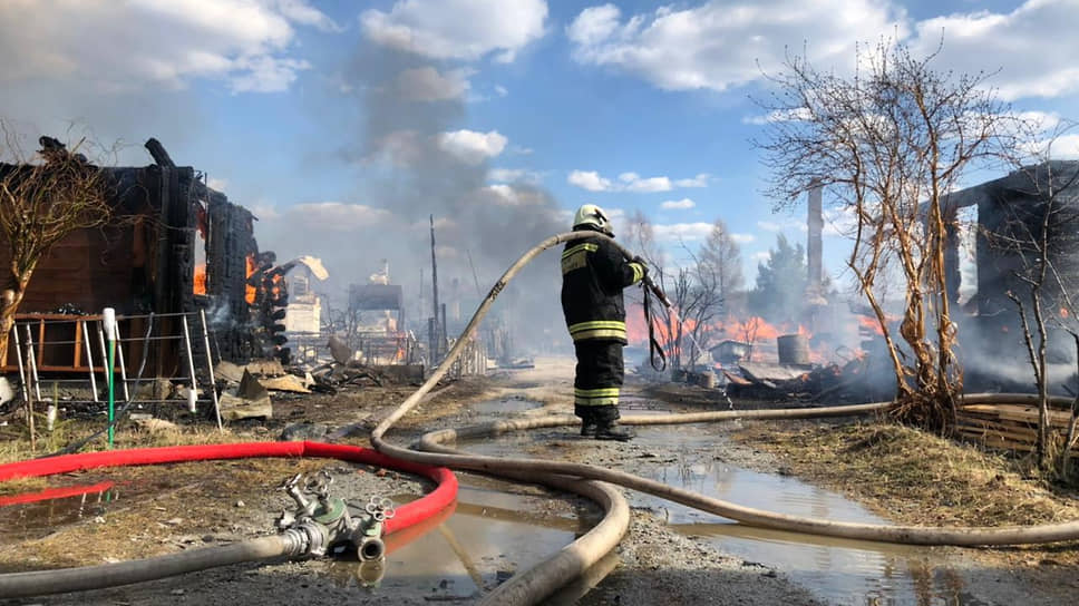 Пожар в СНТ &quot;Уралочка&quot; в Верхней Пышме